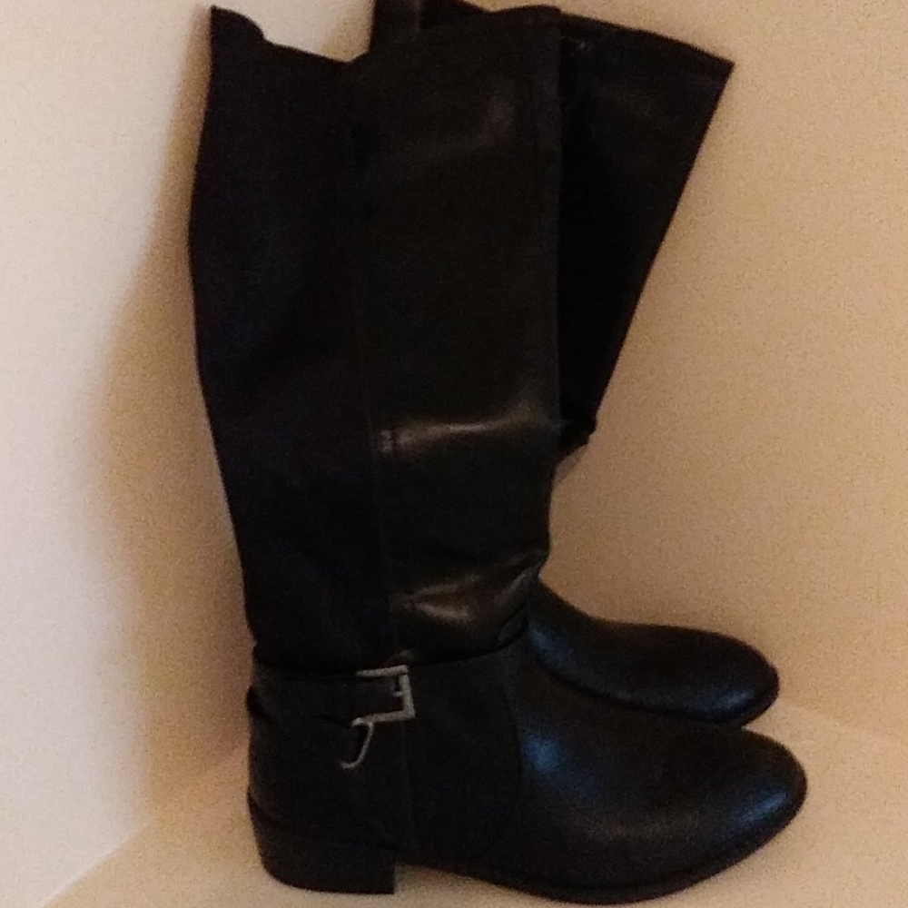 Boots - Picture 2 of 4